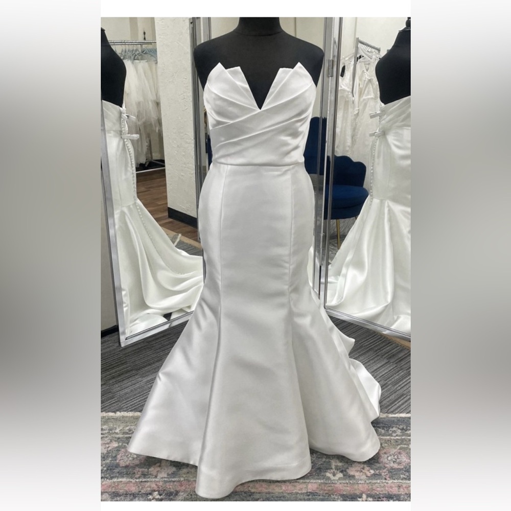 Custom Antonio Gual wedding gown. Street size 16